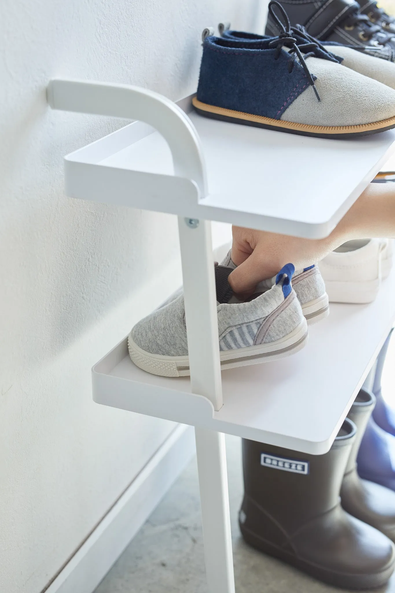 Kids Leaning Shoe Rack